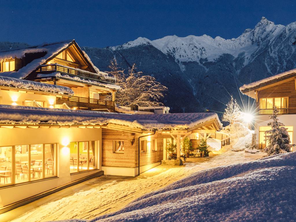 Hoteleingang im Winter im Hotel Ritzlerhof